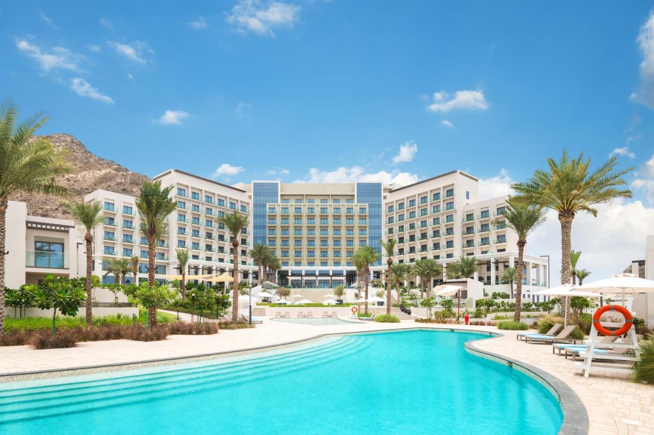 Address Beach Resort Fujairah Al Aqah Bagian luar foto The Ritz-Carlton Ras Al Khaimah